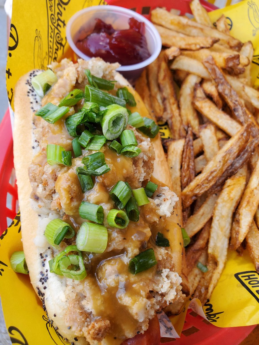 DirtyFranksDogs's tweet image. Happy Franksgiving &amp;amp; Wiener Wednesday, #Cbus! Stuffing, mashed potatoes, gravy, scallions &amp;amp; a side of cranberry sauce sit atop your wiener! Come and get it! Available veg &amp;amp; vegan.