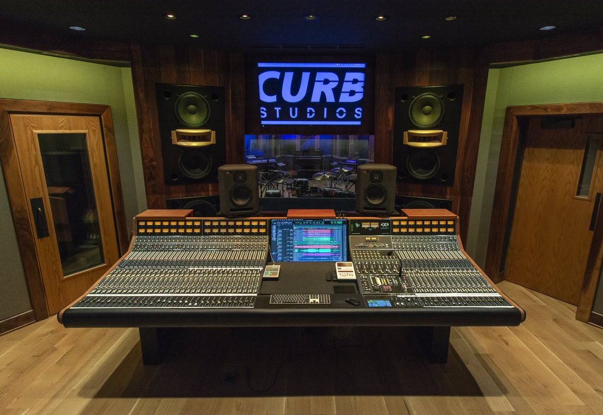 ThisIsAPIaudio's tweet image. The 48 Channel AXS Console at Curb Studios, Nashville, Tennessee. #apiaudio #apiAXSconsole #apiAXS #recording #recordingstudio #studiogear #apiconsoles #curbstudios #musicrow #musicproduction #recordingengineer