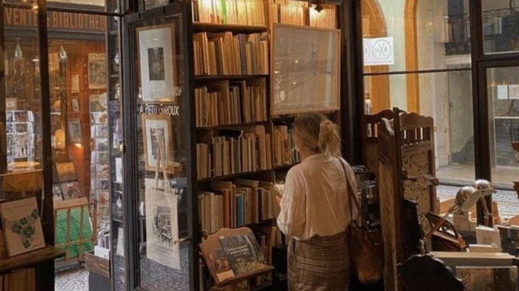 Cosy bookstores have my heart 🧸