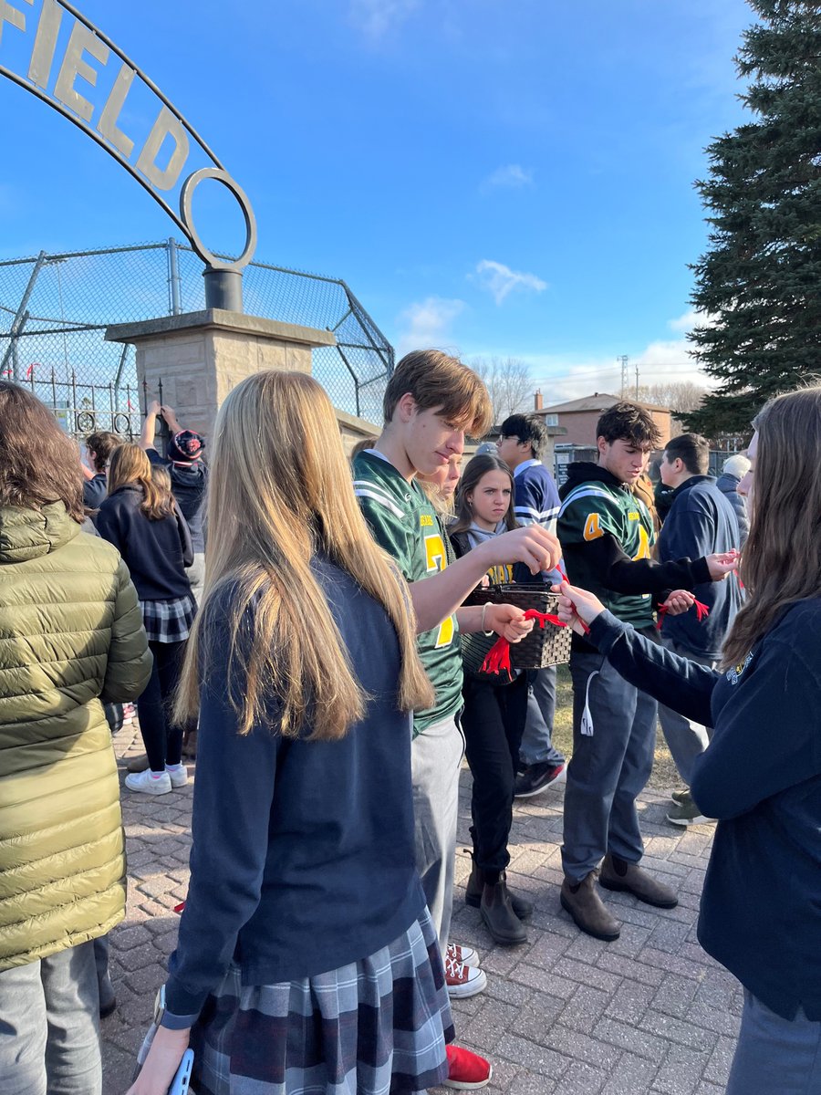 Fr_JosephCR's tweet photo. The @SJSHBears recognized the 37th ann. of the death of Fr. Mike Cundari, CR., Resurrectionist, priest, teacher, coach and principal.  Students tied a red ribbon at the gates of the field dedicated to him. RIP #NPSCFaith @ResurrectCanada https://t.co/c2dHyHEXas