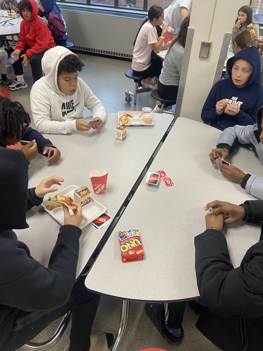 royaloakschools's tweet image. Students at ROMS take a break for recess during a busy school day! It&apos;s Wellness Wednesday, and we&apos;re all about supporting student well-being. 😊 
#ROSCommunityofExcellence #WellnessWednesday #ProudtobeaBulldog