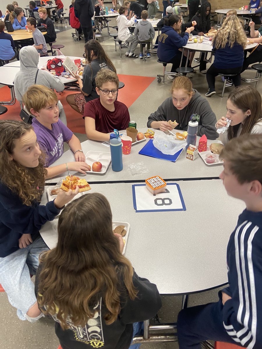 royaloakschools's tweet image. Students at ROMS take a break for recess during a busy school day! It&apos;s Wellness Wednesday, and we&apos;re all about supporting student well-being. 😊 
#ROSCommunityofExcellence #WellnessWednesday #ProudtobeaBulldog
