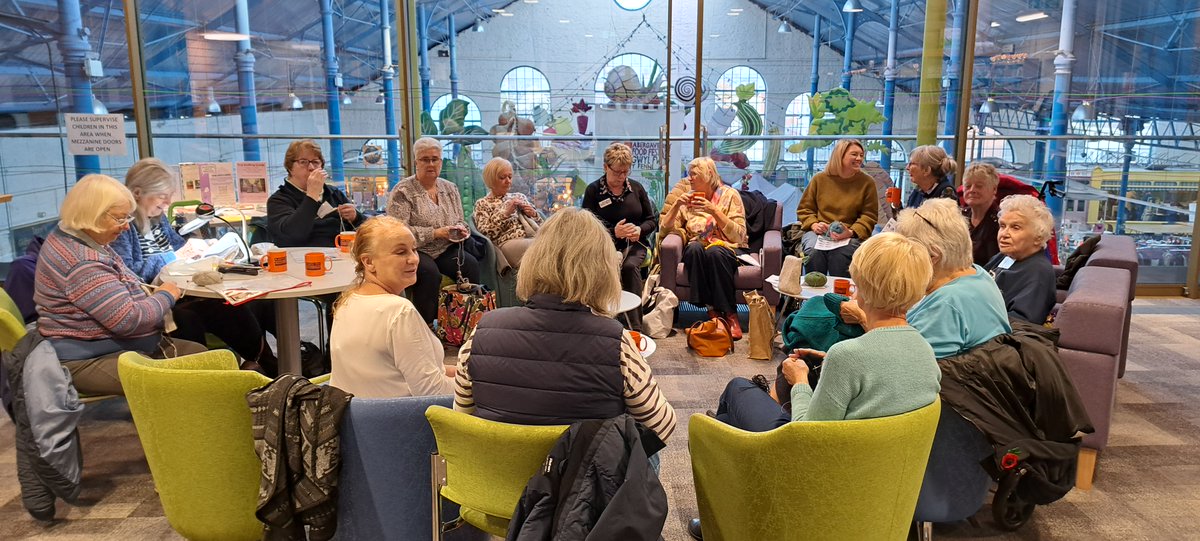 Abergavenny’s Knit and Natter group enjoyed a relaxing afternoon last Friday of knitting, socialising and refreshments ☕🧶What better place to get together than our mezzanine space in the library?!