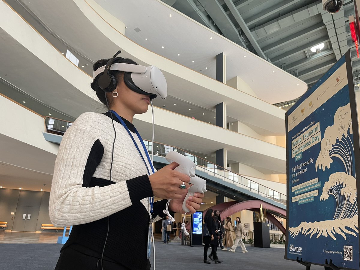 UNDRR (@undrr) on Twitter photo To celebrate #TsunamiDay, visitors at <a href="/UN/">United Nations</a> headquarters in NY experienced a unique 3-min virtual reality tsunami drill to learn vital information on how to stay safe during a tsunami. 👉 ow.ly/Rn8350Q5ojR #GetToHighGround To celebrate #TsunamiDay, visitors at <a href="/UN/">United Nations</a> headquarters in NY experienced a unique 3-min virtual reality tsunami drill to learn vital information on how to stay safe during a tsunami. 👉 ow.ly/Rn8350Q5ojR #GetToHighGround