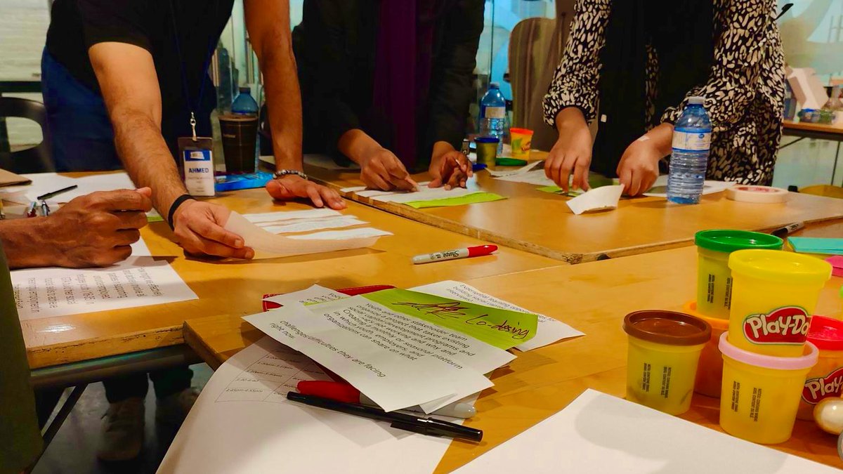 WESCanada's tweet photo. Huge shout out to the #RefugeeYouth who took the reins at the final Youth In Design session last week, designing employment programs tailored to fellow displaced young people!
Read the 2023 Going the Distance report: https://t.co/KgIBFOyKlH
#MeaningfulInvolvement
#Inclusion https://t.co/qVVyLVy4aA