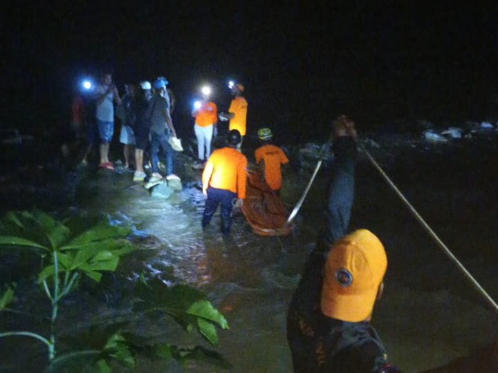 DiarioLibre's tweet photo. 🚨 |#SucesosDL| Bañistas tuvieron la oportunidad de salir a tiempo del río Fula, según empleado de negocio
🔗https://t.co/dLpvtLzfwm
#DiarioLibre #RioFula #Bonao https://t.co/Cwjqh0JYsZ