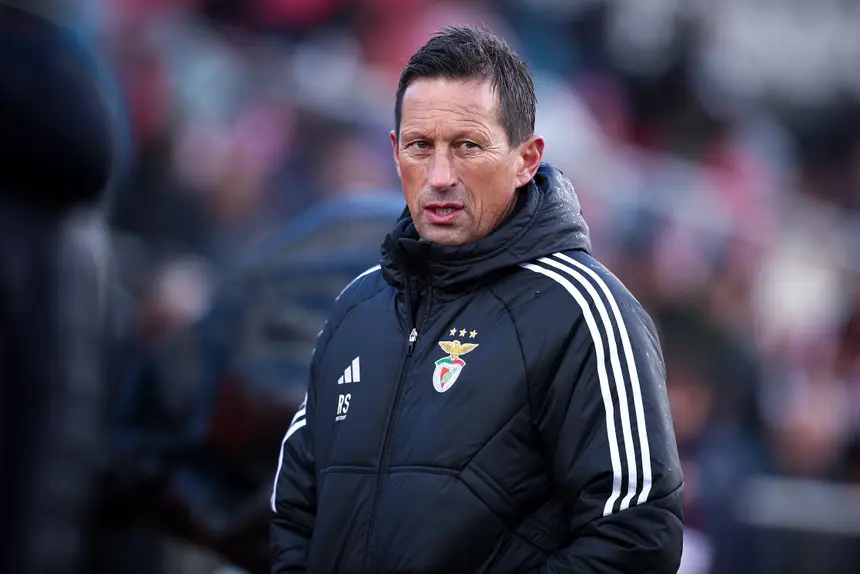 Como já tive oportunidade de dizer, não vi o jogo de hoje. Contudo, gostava de deixar aqui algumas notas daquilo que na minha opinião pode estar a influenciar a época do Benfica do ponto de vista do que o treinador (não será o único culpado) poderia fazer melhor. 

1. Dito e