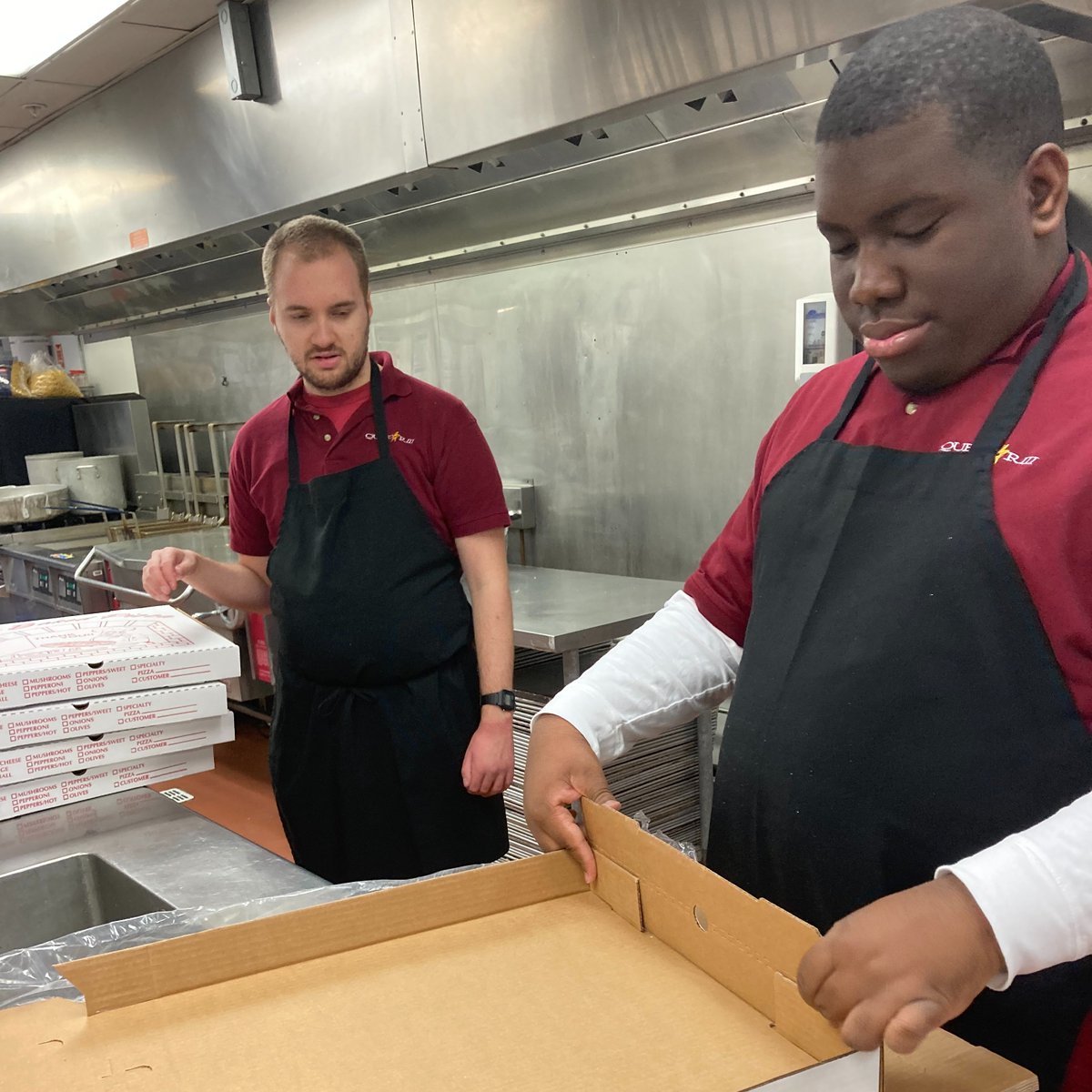 QuestarIIISPED's tweet photo. .@QuestarIII #BOCES students from Robin Sobol Transition Academy have been working with @MazzoneHosp at @HudsonValleyCC for their #WorkBasedLearning. Students spend time in real kitchens &amp; help with cleaning &amp; prep work. Thank you Mazzone for supporting our students! #QuestarIII https://t.co/xzkWkNxrTR