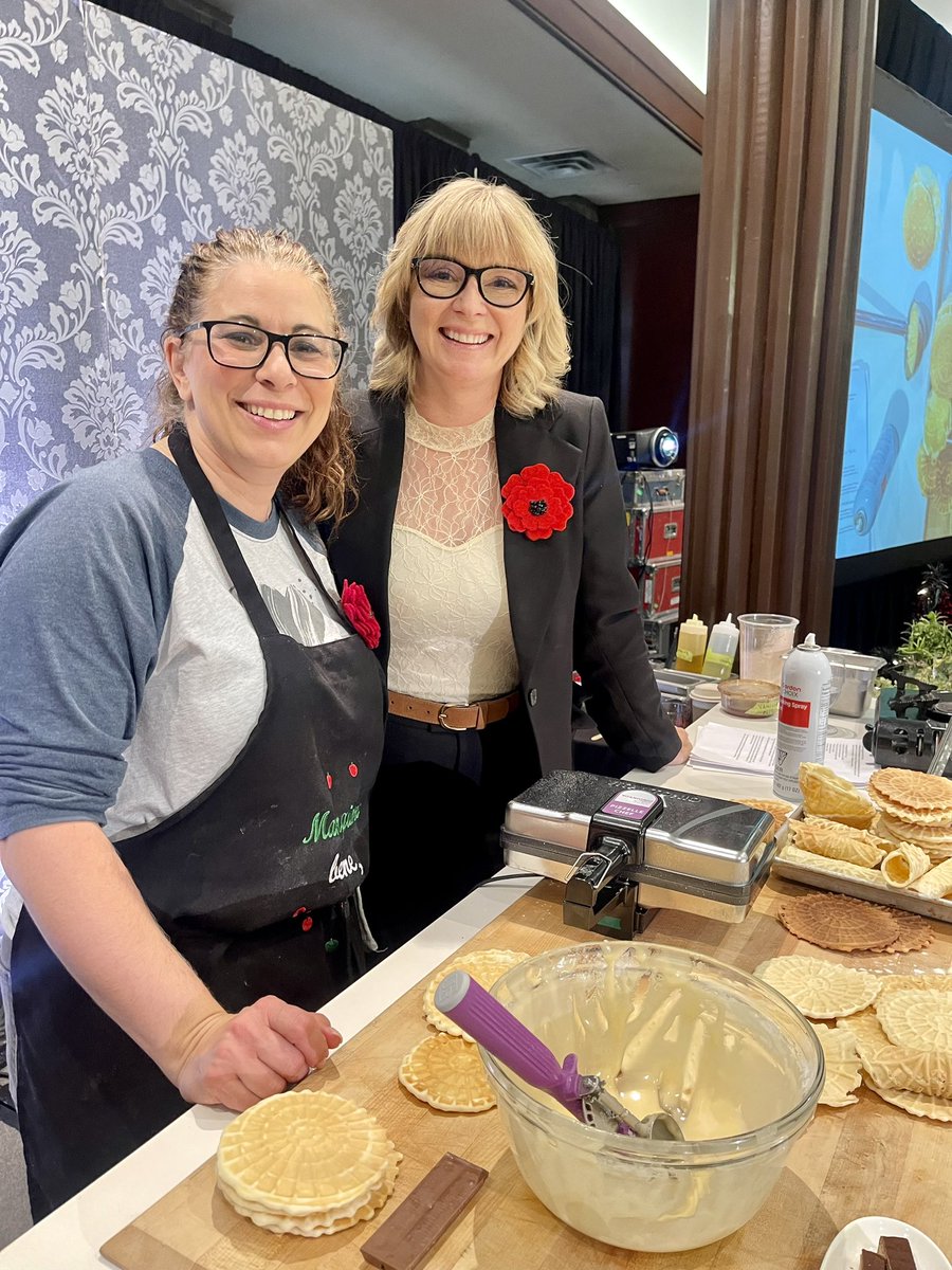 Stizzef's tweet image. Childhood memory unlocked! Making pizelles with the lovely  @ERiscooking #jaspercin