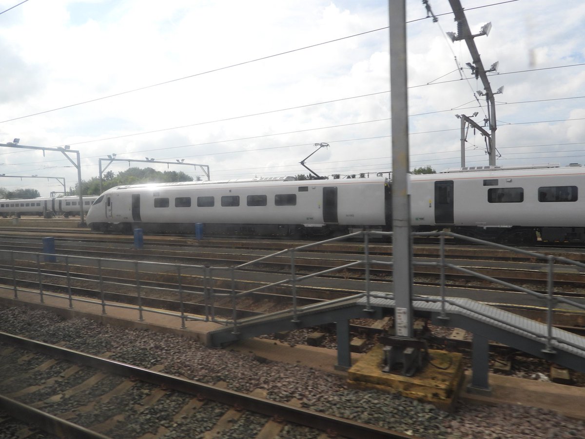 DanSpotter86's tweet image. Here's a shot of @avantiwestcoast Class 805002 with 805001 in the background seen here at Oxley Depot Wolverhampton. 
On September 15th 2023. #avantiwestvoast #class805 #class805avanti #avantiIEP #Futuristic
