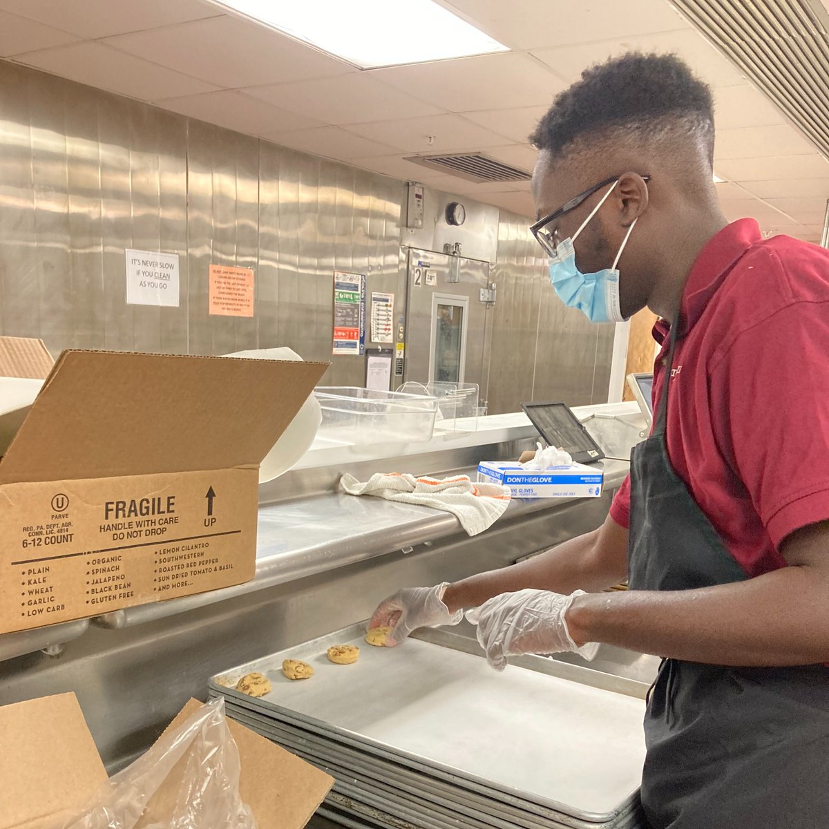 QuestarIIISPED's tweet photo. .@QuestarIII #BOCES students from Robin Sobol Transition Academy have been working with @MazzoneHosp at @HudsonValleyCC for their #WorkBasedLearning. Students spend time in real kitchens &amp; help with cleaning &amp; prep work. Thank you Mazzone for supporting our students! #QuestarIII https://t.co/xzkWkNxrTR