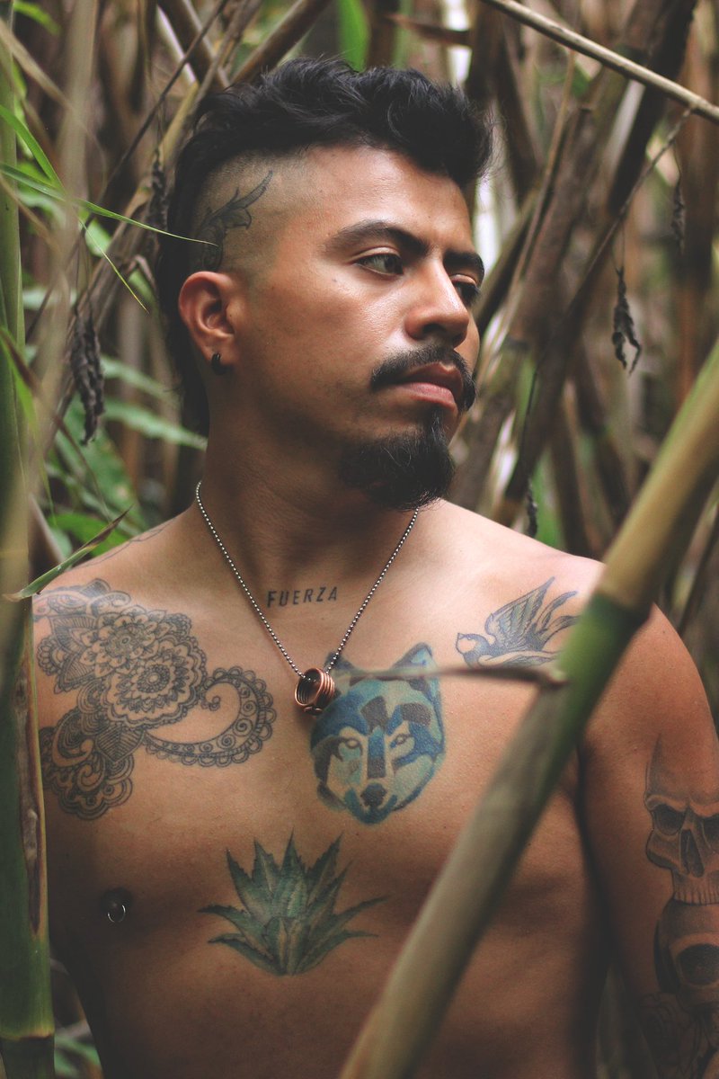 Jaredcastro77's tweet photo. Ay amor, detrás de los cerros estás tú, amor 🔥⛰️❤️

📸 @mayin198708 

#scrufflatino #cigar #scruff #tatuaje #chacal #photography #leather #man #latino #Tatto #tattoos #Oaxaca #mexico #followme #poppers #beautiful #piercing #cerveza #hombre #Gay #gayboy #macho #mexicano #moreno https://t.co/NHUCHJEAOJ