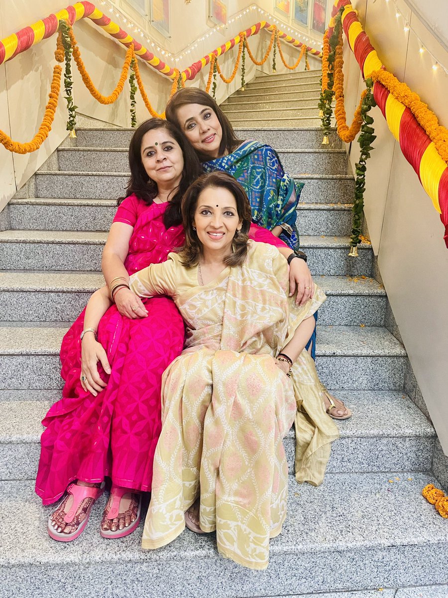 NEETAS11's tweet image. Masti times with friends !! #HappyFaces  @NidhiKNDTV @NaghmaSahar @akhileshsharma1 @sanket @MansiJoshi04 #prediwalihappiness ! 😎