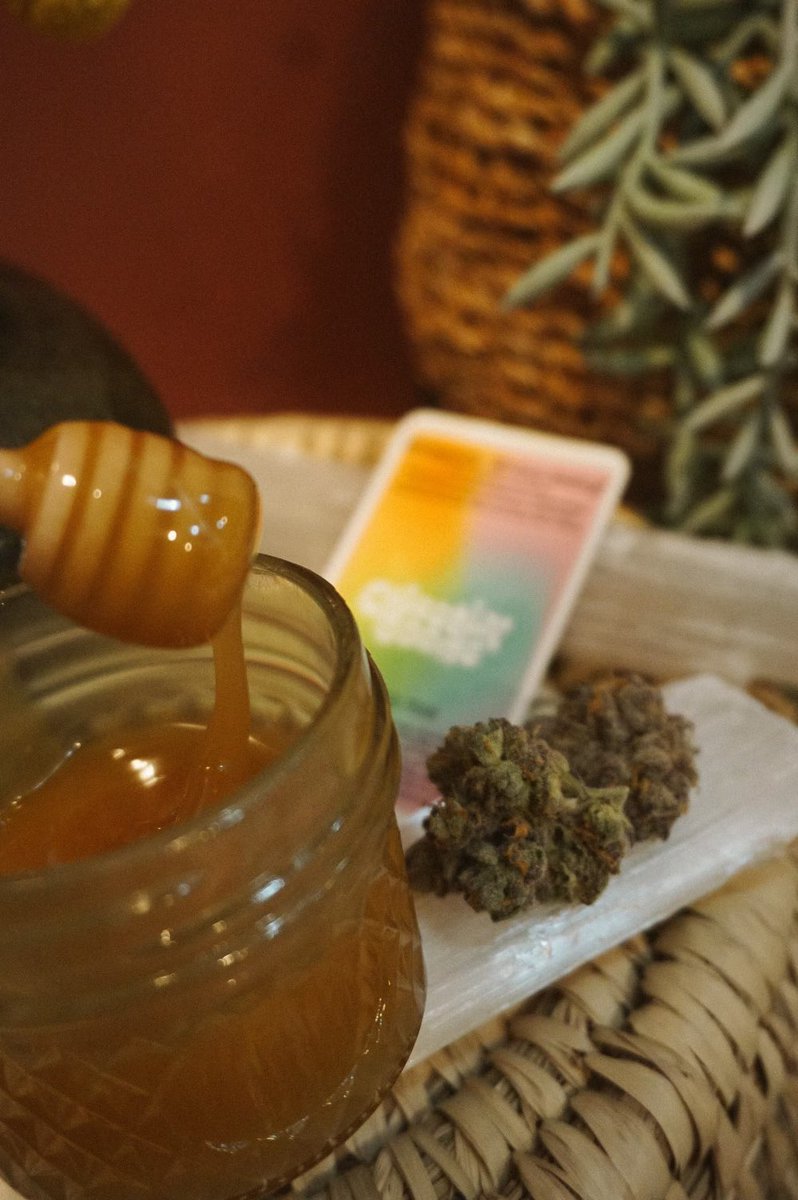 ♡ bri ♡ (@blazinwithbri) on Twitter photo 😮💨🍃 GIVEAWAY 😮💨🍃
To celebrate a year since launching my cannabis brand, “Blazin’ With Bri” i have partnered with <a href="/HerbGoblin_/">HerbGoblin</a> & <a href="/CelestialGooods/">🧚🏽♀️✨CANNA-INFUZED HONEY✨🧚🏽♀️</a> for a Stoner Giveaway 💚
Winner will receive:
-(1) 5-inch mushroom pipe
-(1) 4oz of 🍃 honey made w/ 💙 Dream
RULES:
-Retweet 😮💨🍃 GIVEAWAY 😮💨🍃
To celebrate a year since launching my cannabis brand, “Blazin’ With Bri” i have partnered with <a href="/HerbGoblin_/">HerbGoblin</a> & <a href="/CelestialGooods/">🧚🏽♀️✨CANNA-INFUZED HONEY✨🧚🏽♀️</a> for a Stoner Giveaway 💚
Winner will receive:
-(1) 5-inch mushroom pipe
-(1) 4oz of 🍃 honey made w/ 💙 Dream
RULES:
-Retweet