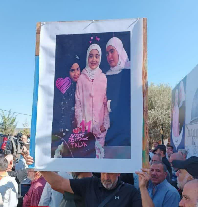 MosafarTanha's tweet photo. پارسال کل دنیا رو علیه جمهوری اسلامی بسیج کردن؛ برای دختری که کشته نشده بود! 

 حالا تو روز روشن اسر‌‌‌ائیل سه تا دختر بی‌گناه رو پرپر کرده و جوامع بشری خفه‌خون گرفتن! 

سلبریتی‌های کل‌جهان که نگران #زنان ایران شده بودن هم خفه شدن!

 #زن_زندگى_آزادى برای این‌ها نیست؟!

#فلسطین https://t.co/qk2LMAtWea