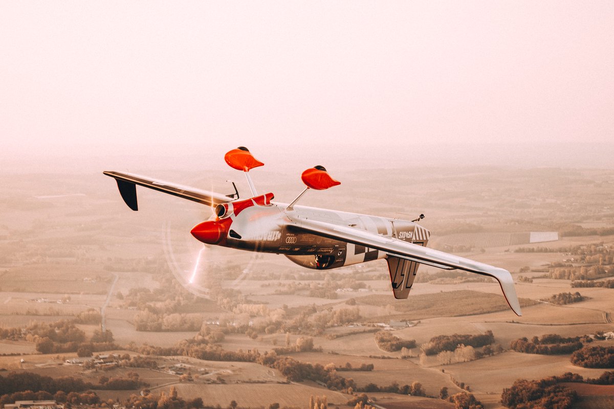 Mika Brageot (@mikabrageot) on Twitter photo Super shots courtesy of Cedric Vlemmings - It's been fun getting behind the controls of the MXS-R again! #airrace #aviationphotography #aviationlovers Super shots courtesy of Cedric Vlemmings - It's been fun getting behind the controls of the MXS-R again! #airrace #aviationphotography #aviationlovers