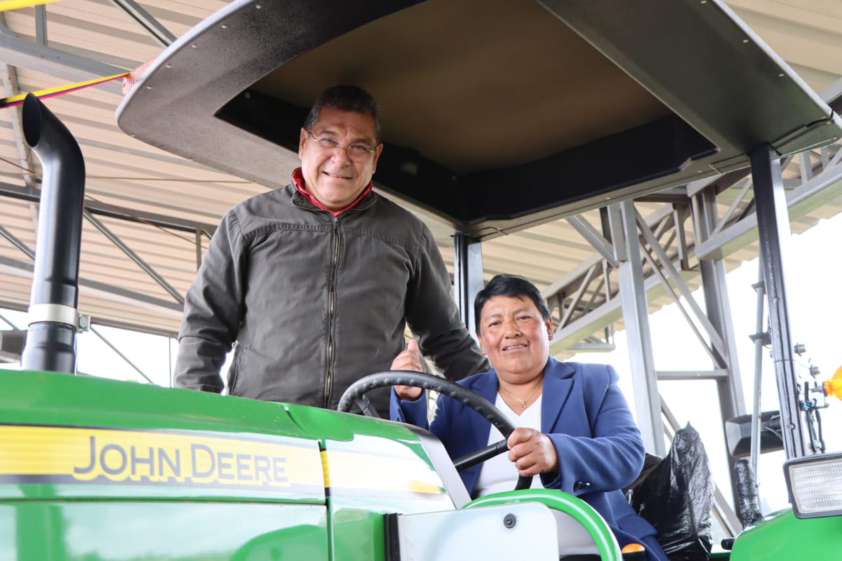 ¡Los recursos del Estado en manos de los pequeños productores! 👨‍🌾👩‍🌾

En Carchi, beneficiamos a más de 100 agricultores con la entrega de insumos que permiten potenciar su actividad, hacerla más eficiente y rentable. Seguiremos trabajando en favor del agro hasta el final.