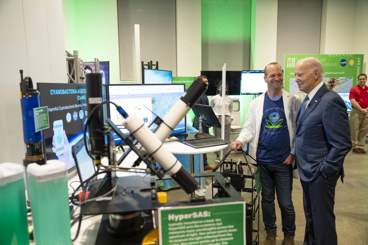 WhiteHouse46's tweet image. President Biden stopped by @WHOSTP’s “American Possibilities: A White House Demo Day” to see innovations in science and technology that are being made possible by federal investment.