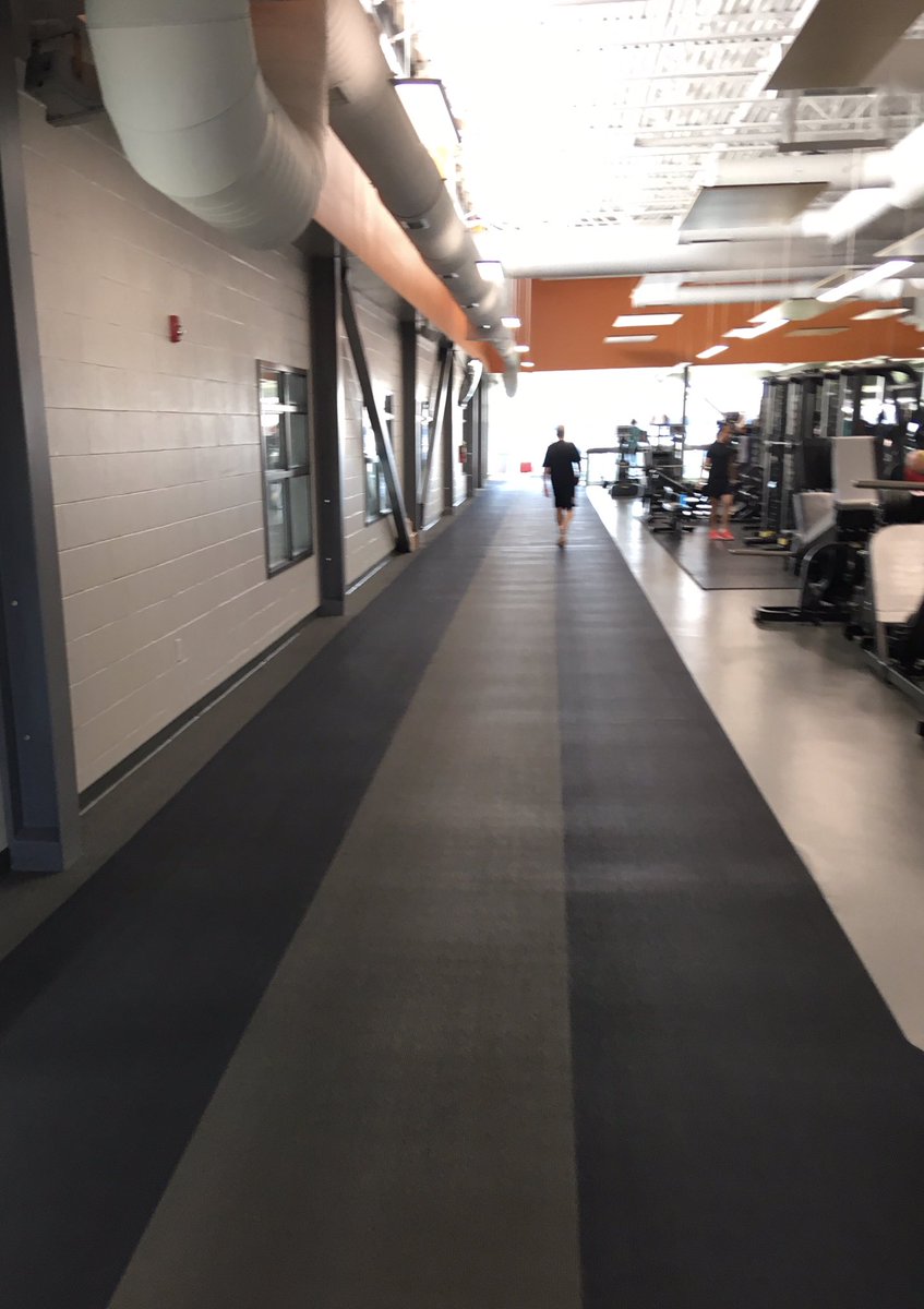 Here’s another shot of the track that goes around the #gym area @Y_SaintJohn !  I end every #workout with a walk around!
#workoutday #YMCA #fitness #WellnessJourney