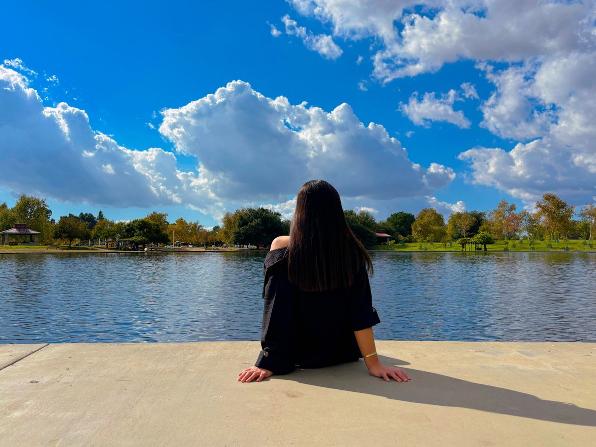 AycaGonenler's tweet photo. Aynı poz ama bu kez Amerika ✨ https://t.co/2D1TUOyz7W
