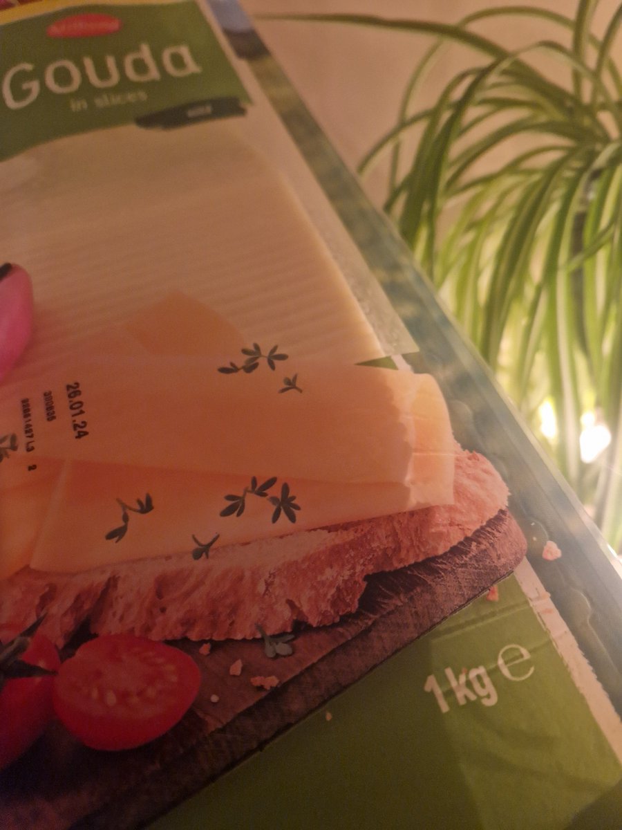 TheAutumnHobbit's tweet photo. The answer to the age-old question 'what's for tea?': https://t.co/JDA7w1iugg