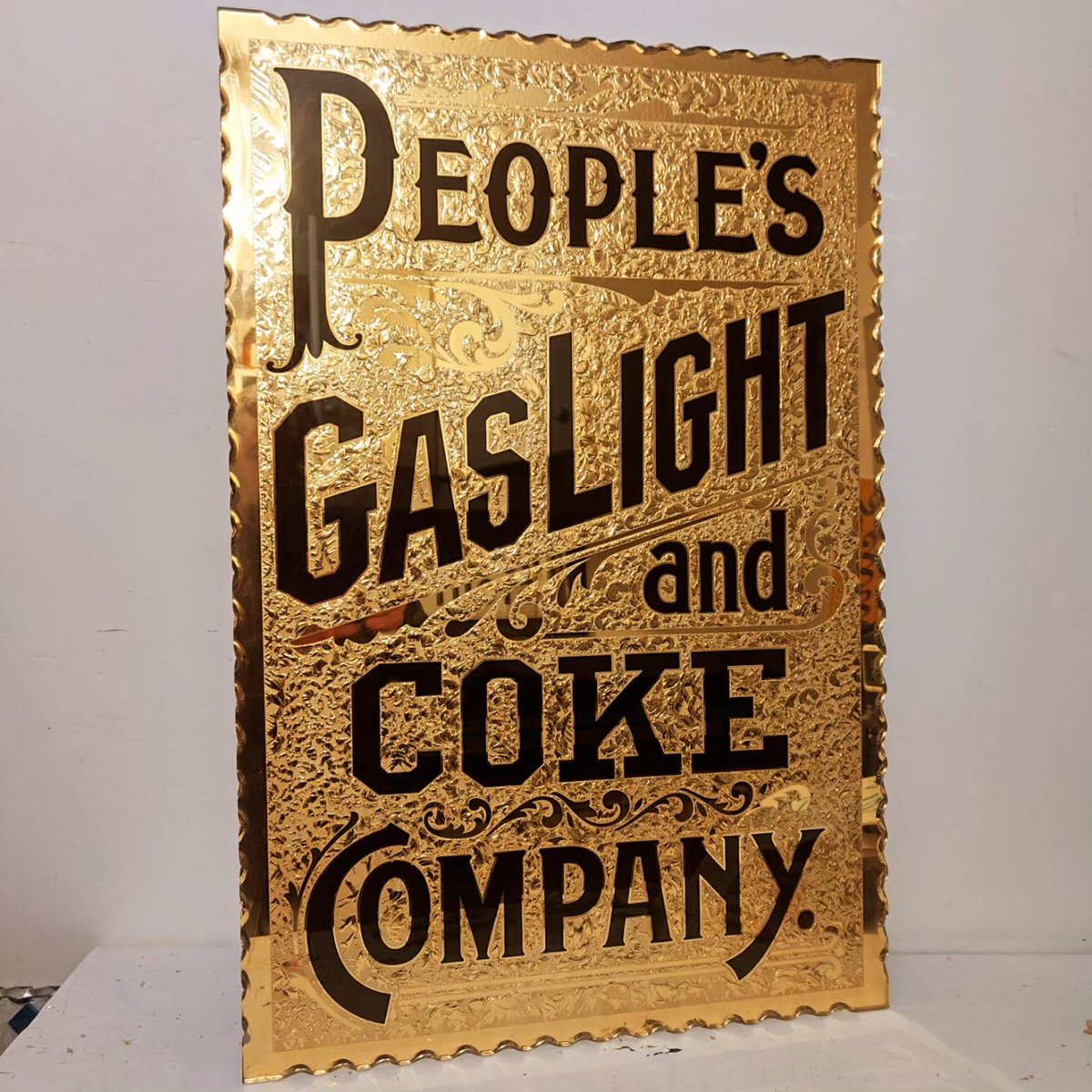 Glue chipped glass piece I made, gold gilded with scalloped edges. An technique developed by Rawson &amp; Evans in the USA. Agsigns.ie 
.
#gluechippedglass
#agsigns
#andrewgreaves