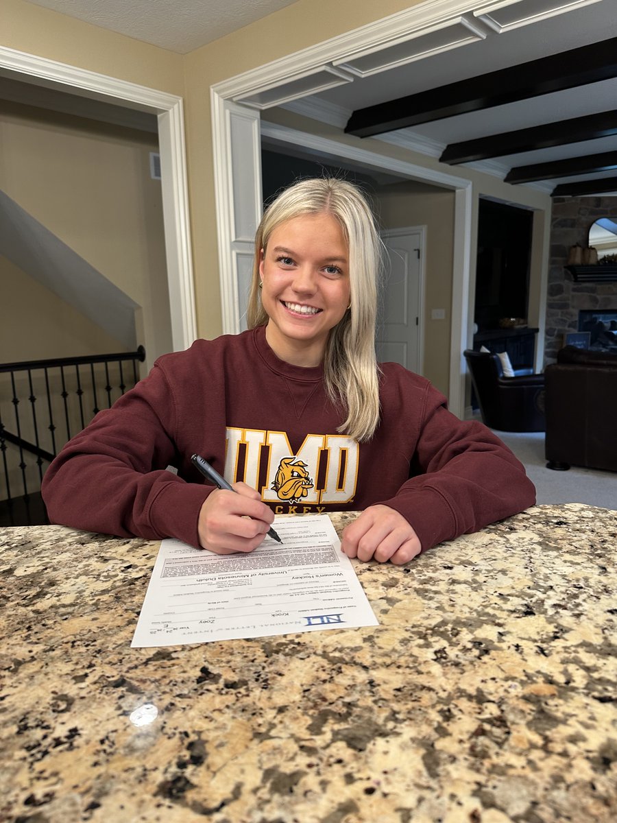 UMD Women's Hockey tweet media