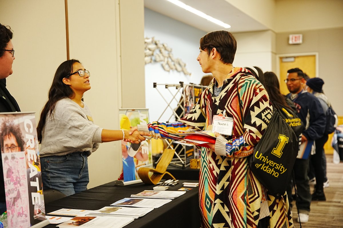 uidaho's tweet photo. Inspiring a path forward to higher education with Hispanic Youth Leadership Summit participants. #HYLS https://t.co/DLfqPg8i0Y