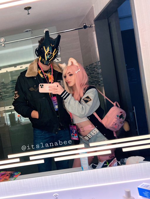 If yall like watching me and my robot boyfriend Clint Steel do dirty things, i have some good news 👀