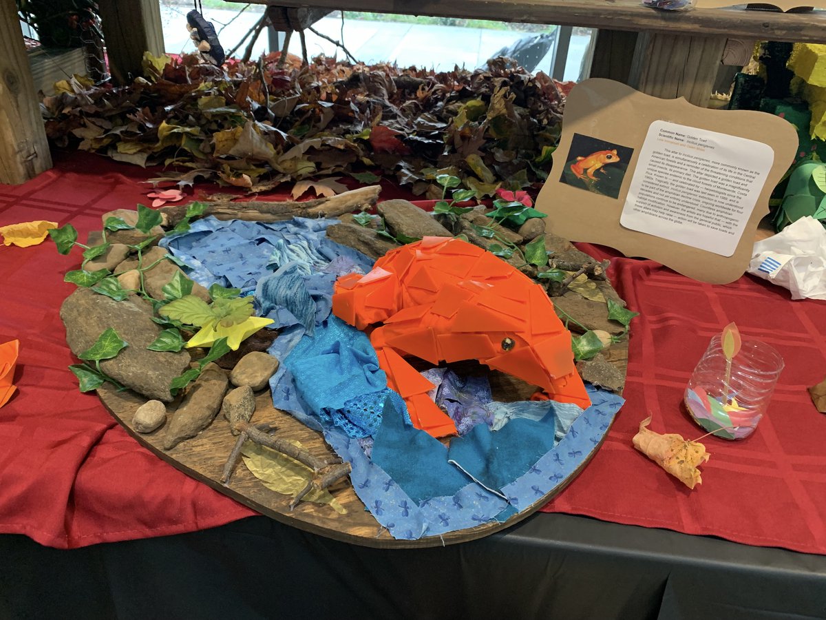 What a cool idea: <a href="/ItzueCS/">Itzue W. Caviedes-Solis</a> 's Conservation Biology class at <a href="/swarthmore/">Swarthmore College</a> made a Day of the Dead altar for extinct species, including Steller's sea cow, the dodo, and the golden toad.