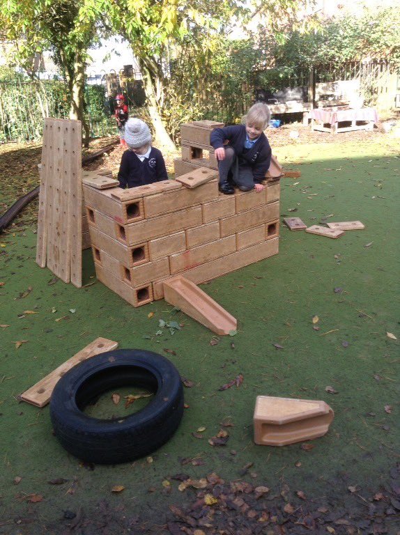 sbps_ducklings's tweet photo. Block play: 

Maths thinking ✔️ 
Physical development ✔️ 
Collaboration ✔️ 
Expressive language ✔️ 
Critical thinking ✔️ 
Problem solving ✔️ 
Sharing experiences ✔️ 
Creativity and imagination ✔️ 
Self esteem ✔️

#sbpsEYFS https://t.co/fv7JmFP7ia