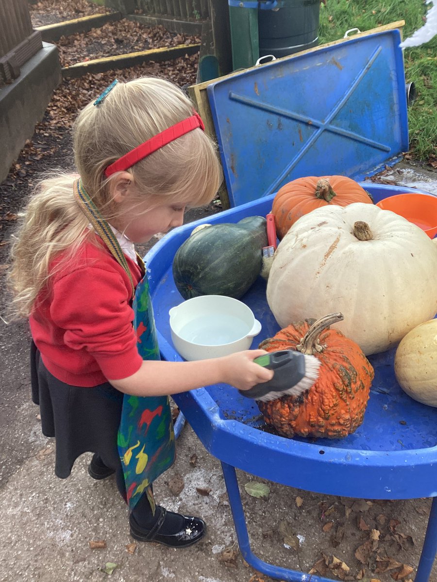 MonkFrystonSch's tweet image. Team Reception have been inspired by the book Pumpkin Soup thanks to #drawingclub this week! @GregBottrill