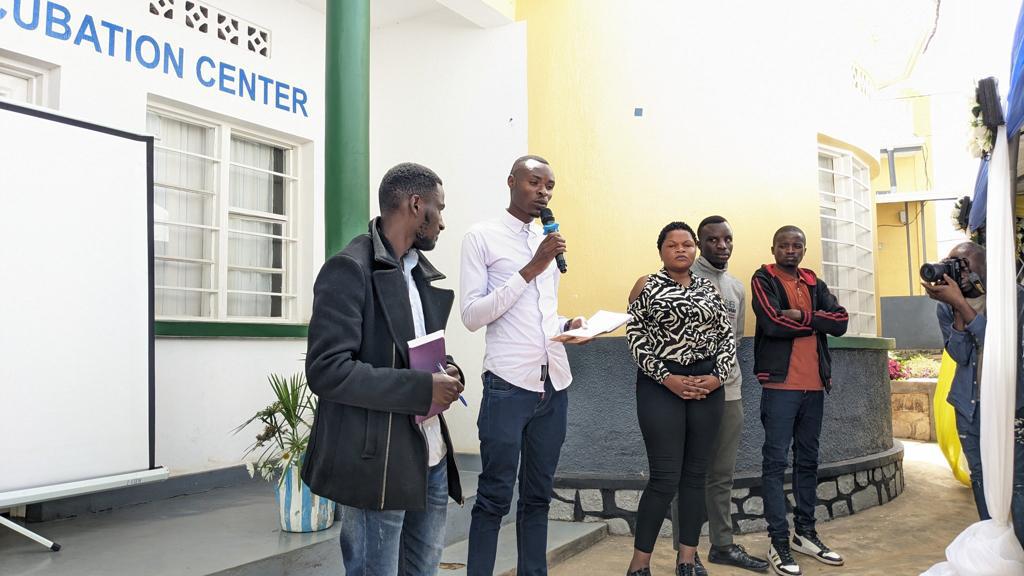 CaritasRwanda's tweet photo. On 8/11, in @GicumbiDistrict, held the introduction ceremony of the #Y4Y_Project funded by @CrsRwanda &implemented by the Diocesan Caritas under @CaritasRwanda’s coordination. Acting Mayor @parfaiteuwera thanked the partners for contributing to the youth &assured the partnership. https://t.co/7e8JKpdJFr
