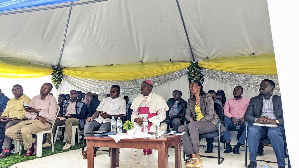 CaritasRwanda's tweet photo. On 8/11, in @GicumbiDistrict, held the introduction ceremony of the #Y4Y_Project funded by @CrsRwanda &implemented by the Diocesan Caritas under @CaritasRwanda’s coordination. Acting Mayor @parfaiteuwera thanked the partners for contributing to the youth &assured the partnership. https://t.co/7e8JKpdJFr