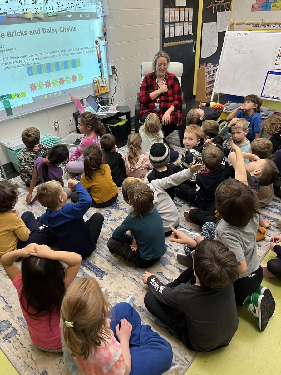 avandernut's tweet photo. Working with Ms. G on identifying and creating patterns #GEMAAP @lindsfish85 @GreenbrierScho1 @GEDSB @MsGoodrow1 https://t.co/vbTMn1mRTb