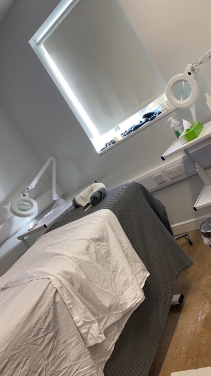_kaylakfitz's tweet photo. What a way to start a Wednesday morning!😁 Full Swedish Body Massage🫧🧖‍♀️ Doing a beauty course really does have its perks ☺️☺️ @MajellaGolden @TUS_ie  #Limerick #beautystudent #business #Management #massage https://t.co/gdXVHW4iNh