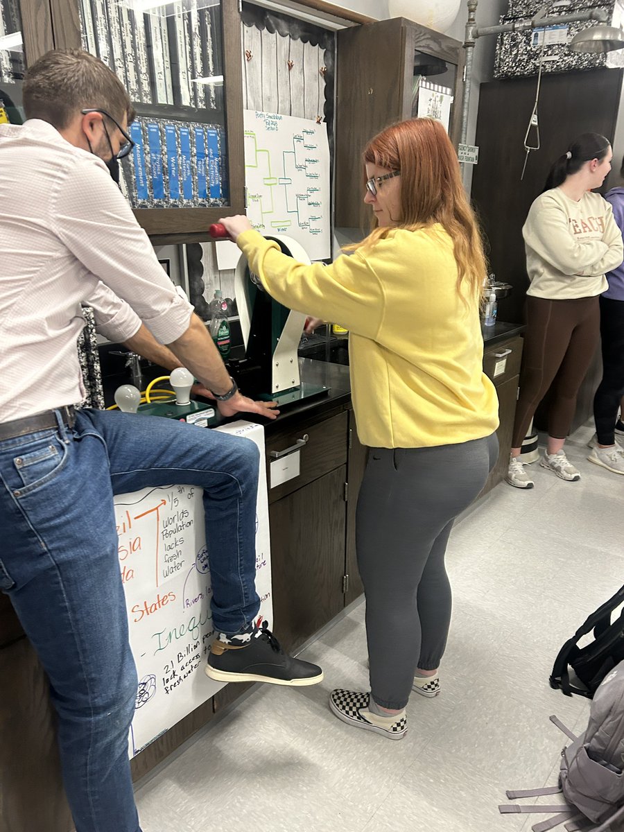 BethPesnell's tweet image. Always a great class when the @ksenergyprog is here! Thanks for sharing about your resources and how you serve Kansas STEM education! It was perfect for #NationalSTEMDay 💜
@KSUCollegeofEd #kssci
#BlockBscience