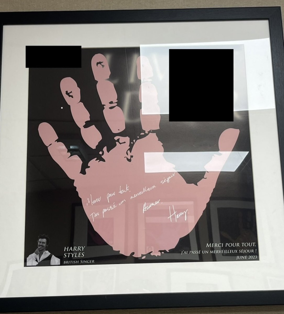 hsdaily's tweet photo. “Thank you for everything, I had a wonderful stay. Love, Harry” - Harry’s thank you message in French during Love on Tour (via @weIIbealrightt) https://t.co/jP1U70ssF3