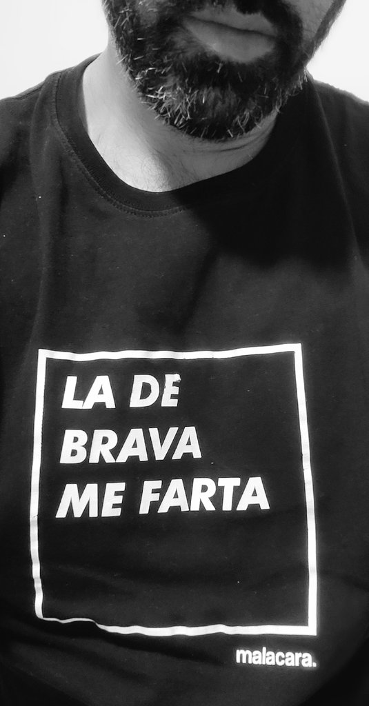 FIARZE BIEN! LAS CAMIZETA DE TOS MIS #MIERCOLESNEGRO LAS FIRMA @MALACARASEV: ME FARTA UNA DE BRAVA... ¡Y UN SUERDO DIGNO!

ILLO, LUCAS! HARTE UN CLAIM EN CONDISIONE PA ESA HENTE DEL @DIARIOSUR!