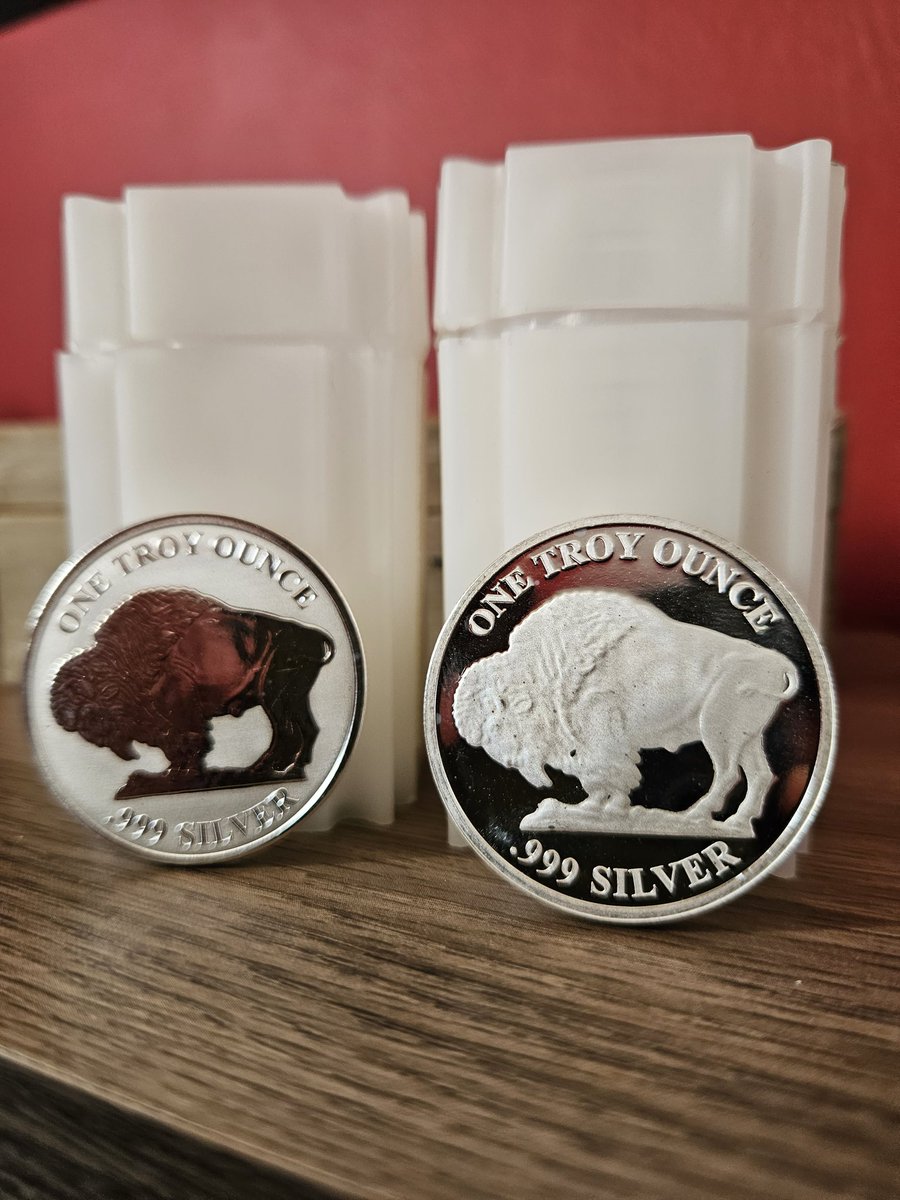ApollosChariot7's tweet photo. Round of other favorites types. Buffalo Reverse round proofs are getting harder to find nowadays. Always in short supply and sell out fast.
#Asahi #silver #silveratacker #wallsteetsilver #silverapes
Type 1 Asahi Buffalo round proof.
Type 2 Asahi Buffalo Round Reverse proof. https://t.co/BFTpGLzdgD