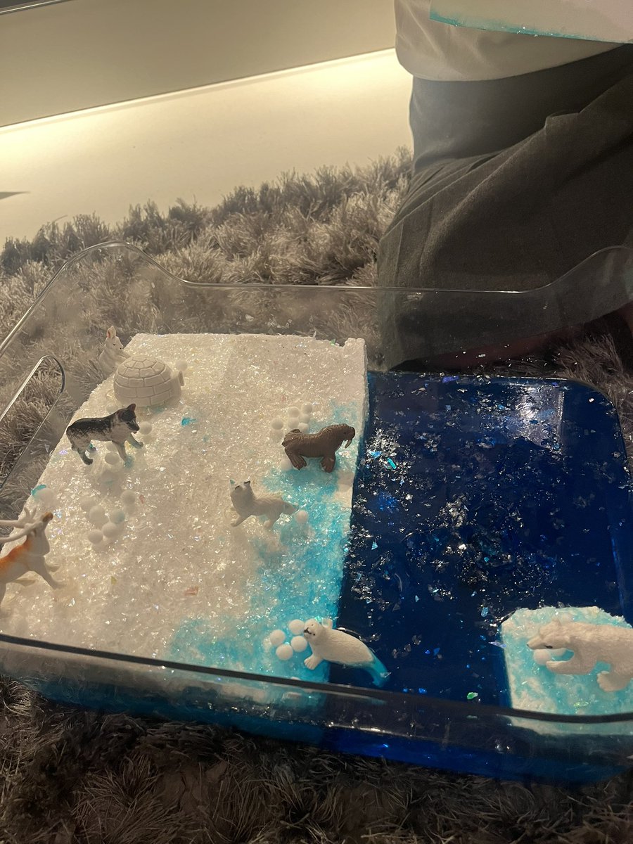 parentOLOL2023's tweet image. F from R has completed her Arctic habitat for #Task9 of the #OLOLHomeworkChallenges 
She really enjoyed learning about the different animals in this climate and obviously getting messy with jelly! @ourladyoflourd1