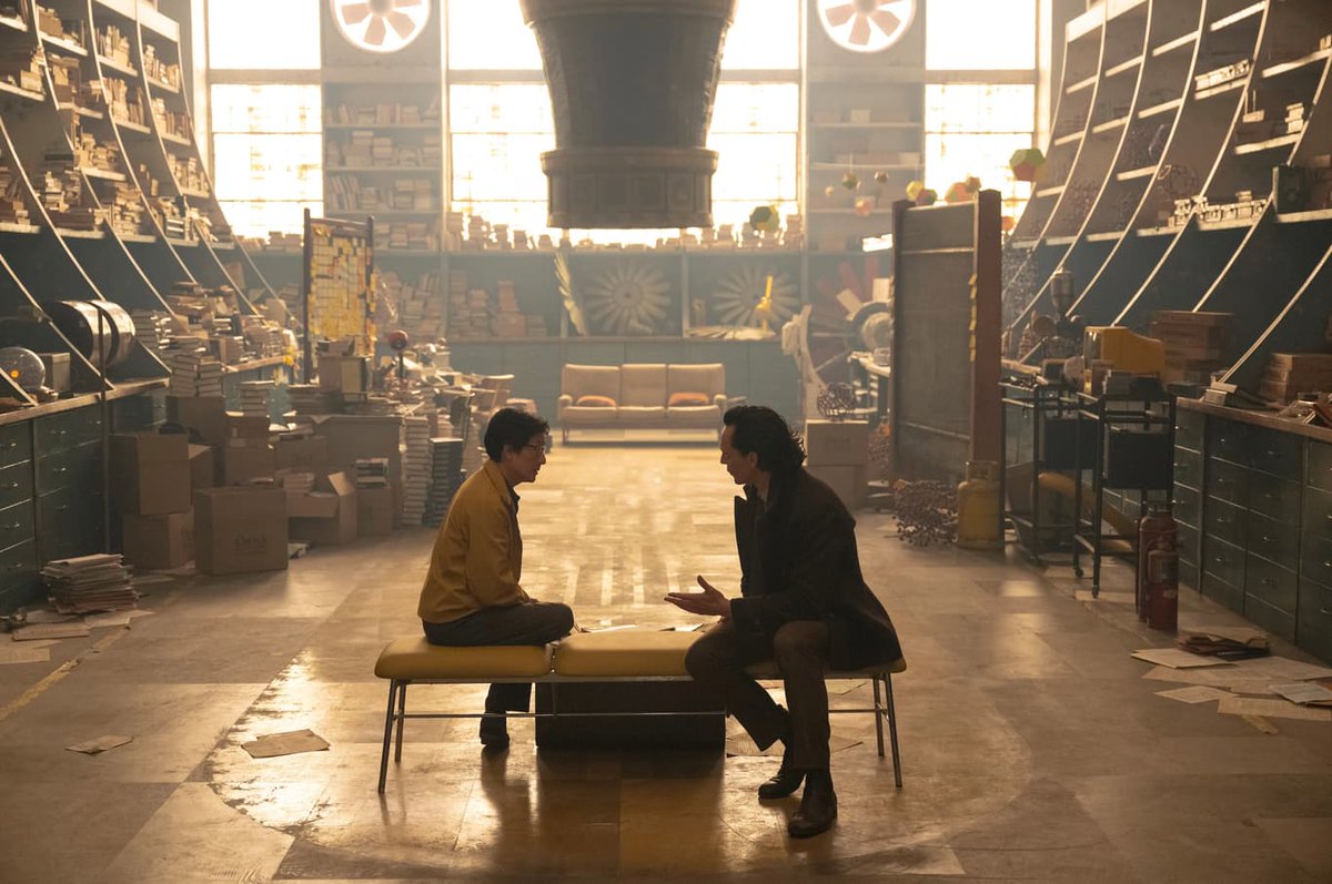 встрял с сумасшедшим учёным в не очень научной, но безмерно, по его словам, фантастической заднице. и кроме глупой теории с ручками да нервного тика, мы добились целого ни-че-го.