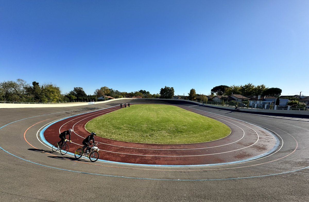 François Lamiraud (@lamiraudf) on Twitter photo Visite du vélodrome de <a href="/MontdeMarsan/">Mont de Marsan</a> aujourd’hui pour homologation. 200 m en goudron.
Un bel outil de travail pour le club local très dynamique. Visite du vélodrome de <a href="/MontdeMarsan/">Mont de Marsan</a> aujourd’hui pour homologation. 200 m en goudron.
Un bel outil de travail pour le club local très dynamique.