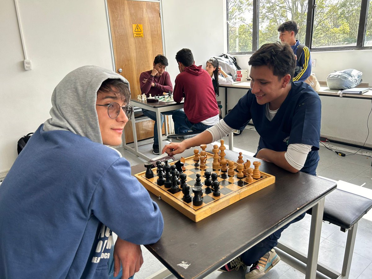 MedicinaUNAL's tweet photo. #HoyEnMiFacultad nuestros estudiantes se divirtieron participando en el inicio del torneo de ajedrez de nuestra facultad. https://t.co/c68LhEHap5