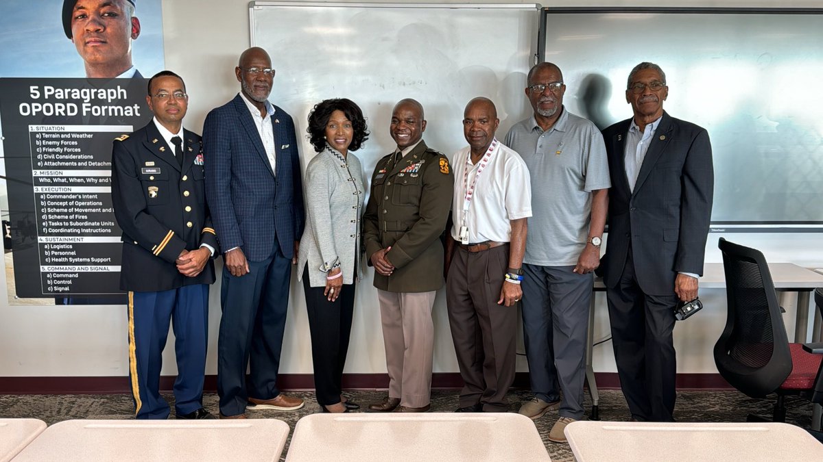 AamuRotc's tweet image. CPT Robert King Classroom Dedication
The Classroom dedication was made possible by the AAMU ROTC, Bulldog Brigade Alumni Association of Alabama A&M University and most importantly, the King Family.
#armyrotc #GoBulldogs #serviceissoverignty #rotc #bulldogbn #aamu #aamurotc