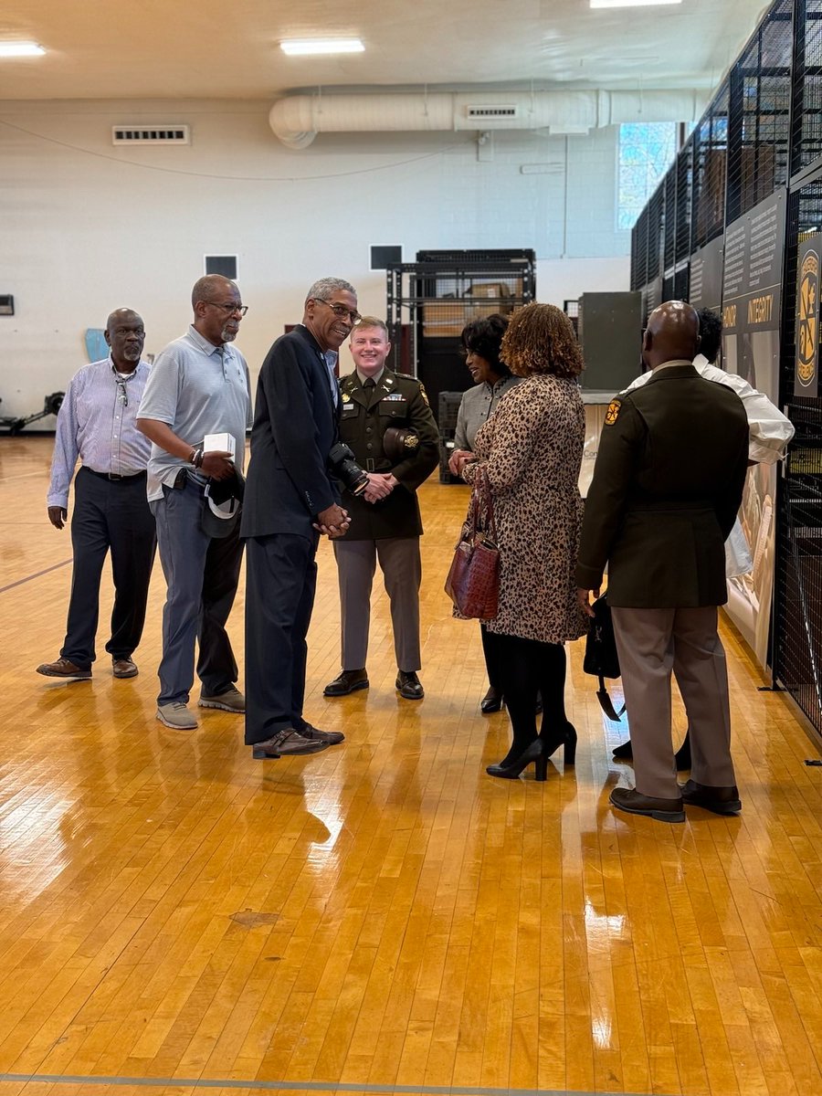AamuRotc's tweet image. CPT Robert King Classroom Dedication
The Classroom dedication was made possible by the AAMU ROTC, Bulldog Brigade Alumni Association of Alabama A&M University and most importantly, the King Family.
#armyrotc #GoBulldogs #serviceissoverignty #rotc #bulldogbn #aamu #aamurotc