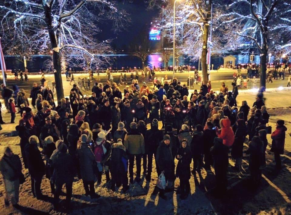 11.11. 21:21

Dziesma sildīs pie Anglikāņu Sv. Pestītāja baznīcas.

Meklē mūs pēc skaņas un siltuma 🕯️