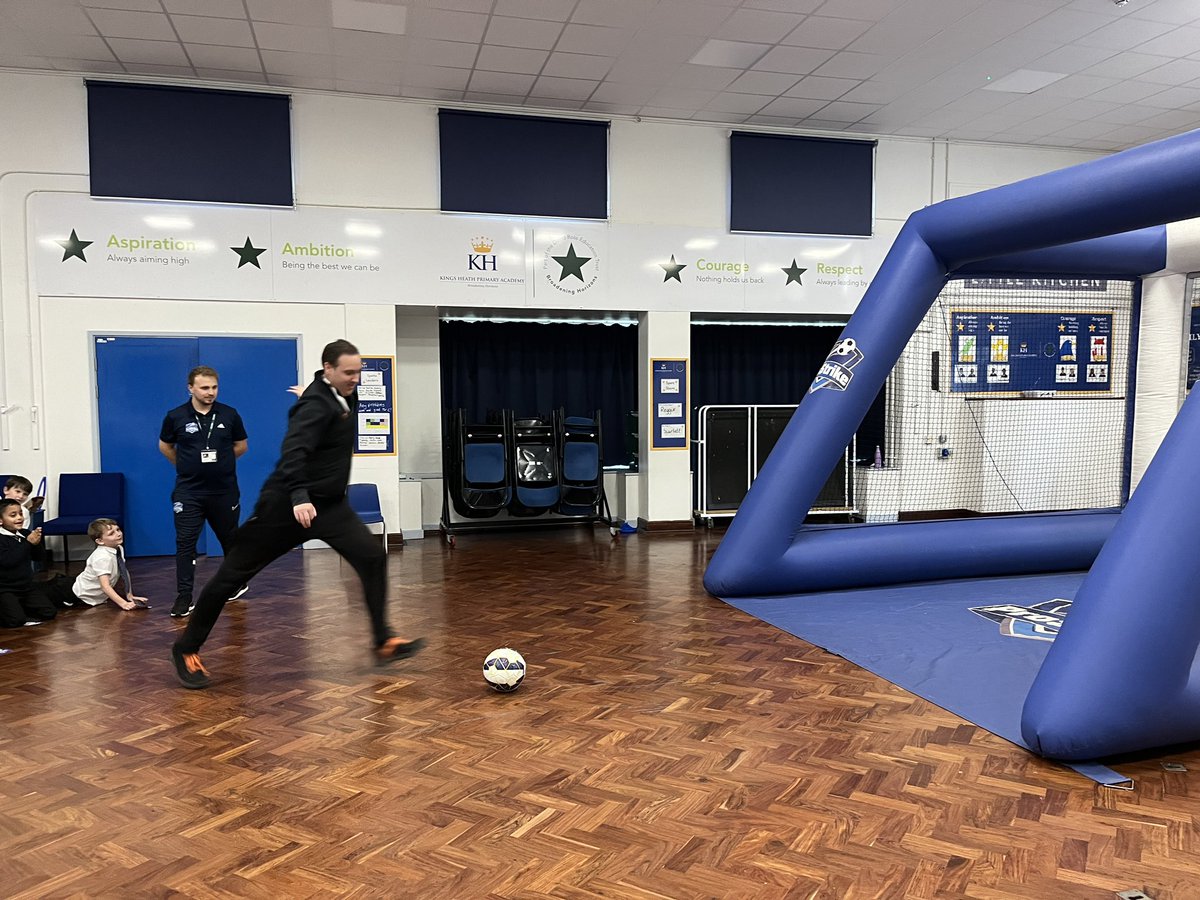 d_khpa's tweet image. Nice to have @agreenDRET joining in with our @ProStrikeEvents at @KingsHeathPri #gettinginvolved #team