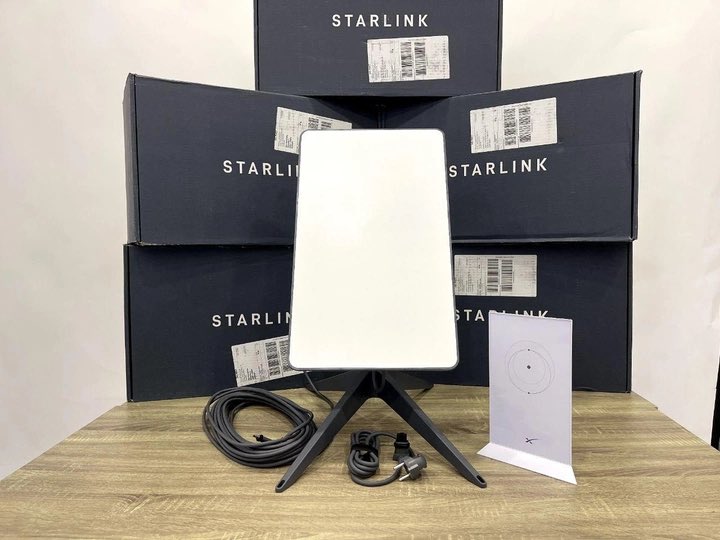 compliancerserv's tweet photo. STARLINK by Elon Musk est désormais au Bénin 🇧🇯 et disponible chez CR.

Même dans le Nord profond,vous pouvez avoir la connexion a haut débit !

- lLe kit Starlink et l’installation à 450,000 XOF
- Un abonnement mensuel de 30,000 XOF

☎️ Tel / Whatsapp / T : +229 95 94 11 16 https://t.co/0pgtPgXAEd
