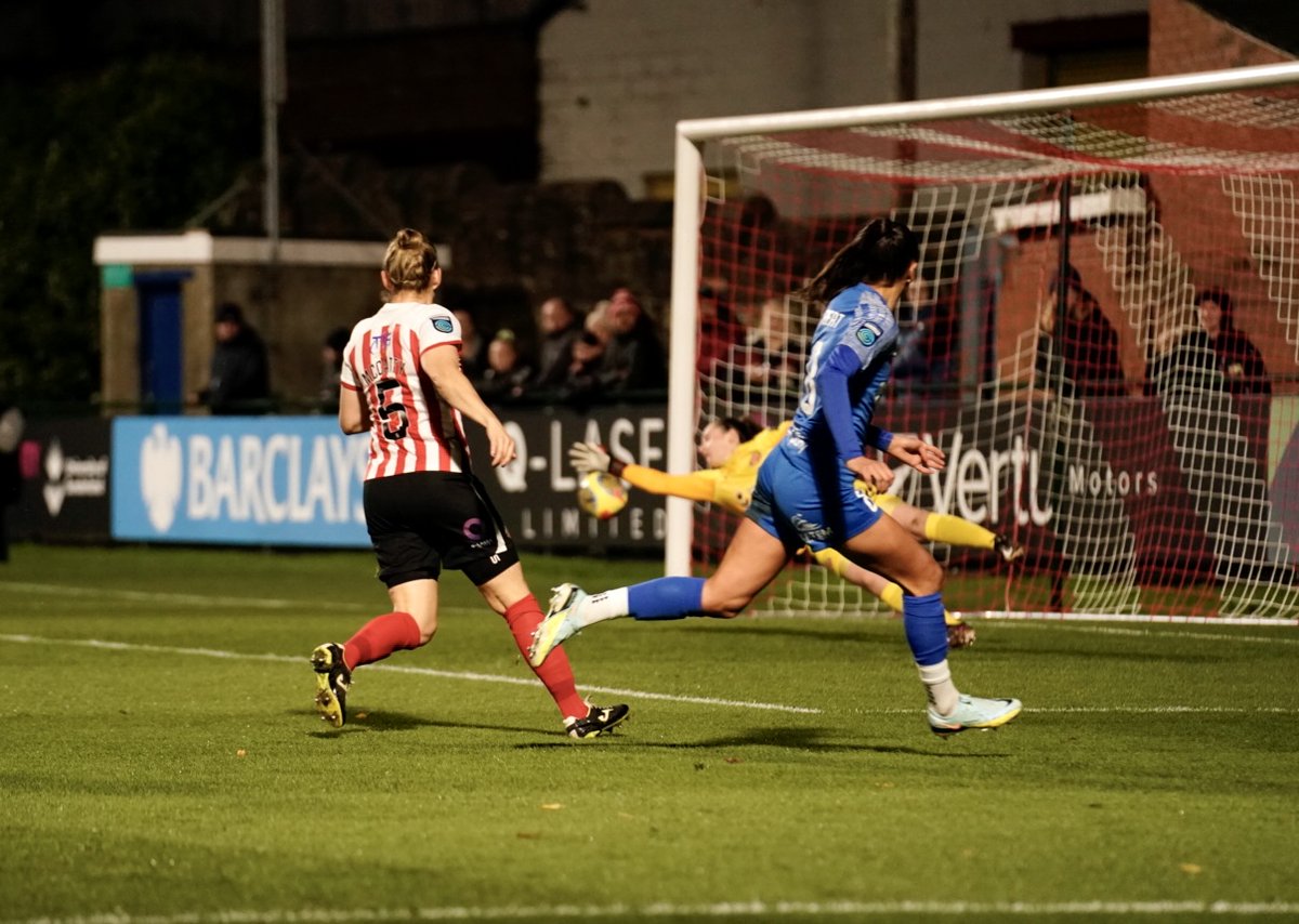 That early <a href="/Mollielambert98/">Mollie Lambert</a> goal! 🙌

📸 <a href="/ideventphoto/">ID Event Photography</a> 

#SUNvDUR | 🔴 0-1 🔵